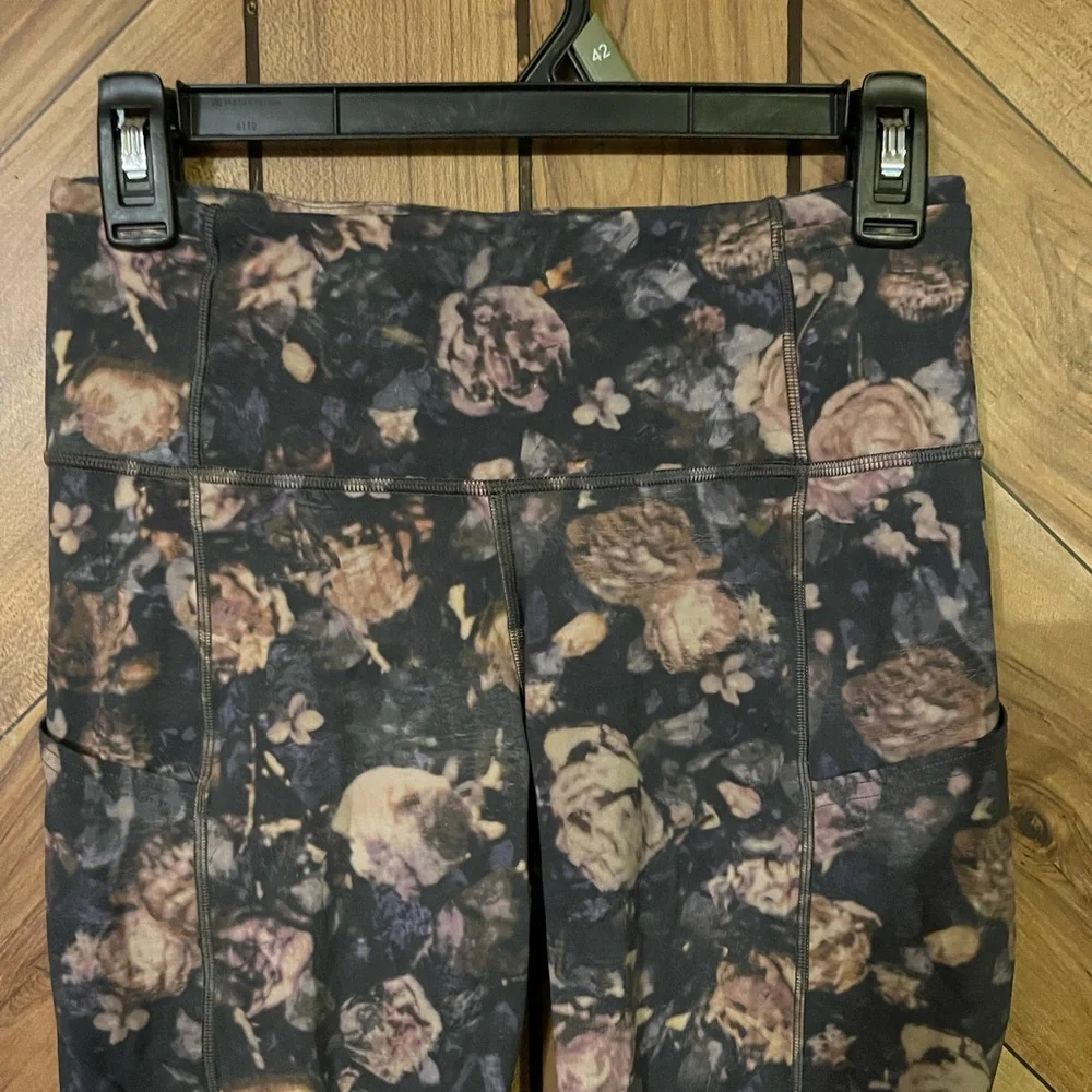 Lululemon Women’s Size 6 Frosted Rose Fast/Free Crop II Leggings - Picture 3 of 7